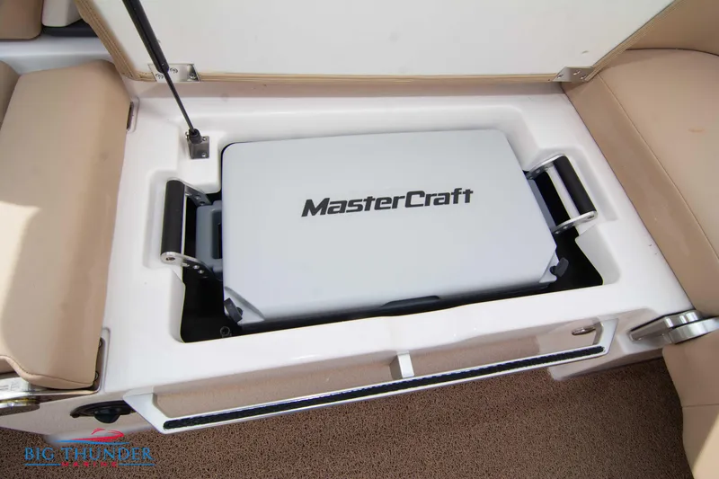 Slide: The Image of MasterCraft XT24 2024 - 60