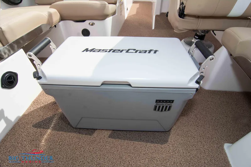 Slide: The Image of MasterCraft XT24 2024 - 61