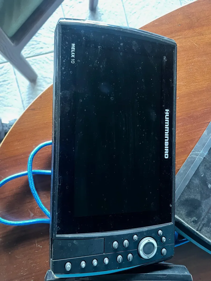 Slide: The Image of Humminbird Helix 10 fish finder on a Ranger 188VX 2007 boat. - 12