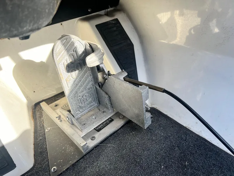 Slide: The Image of 2007 Ranger 188VX boat foot pedal control system. - 7