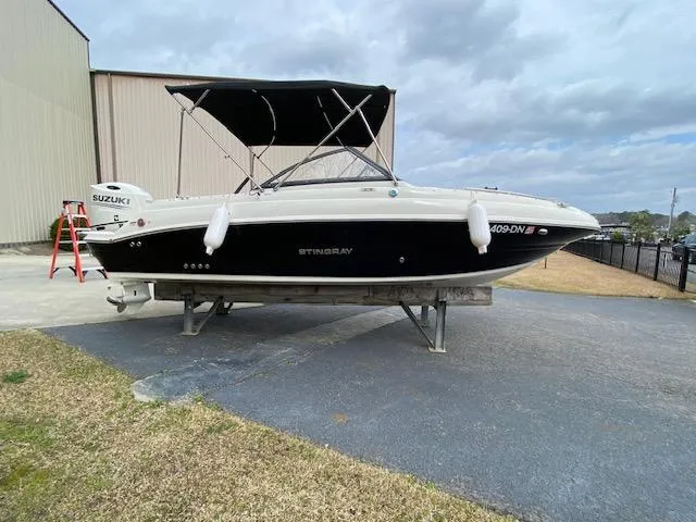 Slide: The Image of 2020 Stingray 201 DS boat with Suzuki outboard motor on a stand. - 5