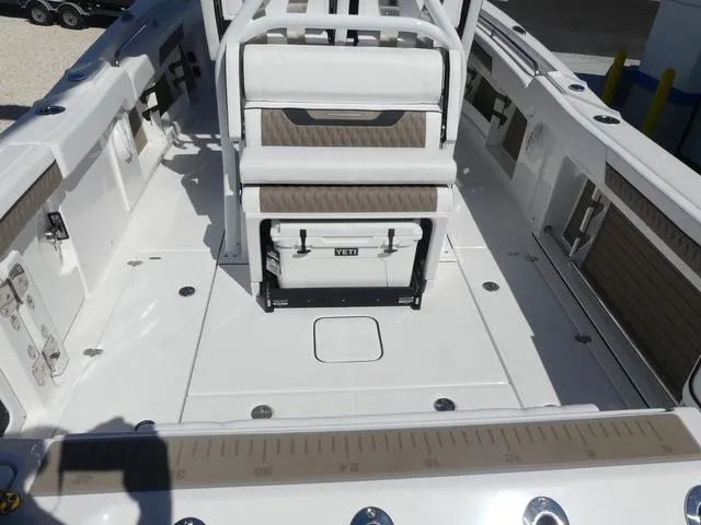 Slide: The Image of Blackfin 302CC 2024 - 11