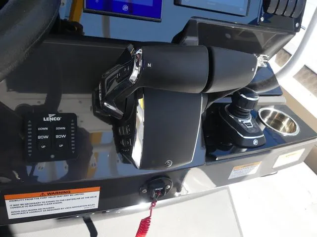 Slide: The Image of Blackfin 302CC 2024 - 27