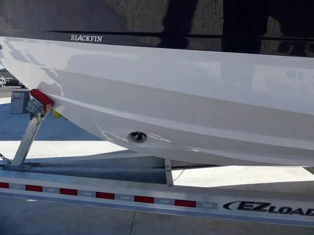 Slide: The Image of Blackfin 302CC 2024 - 28