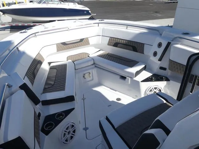 Slide: The Image of Blackfin 302CC 2024 - 31