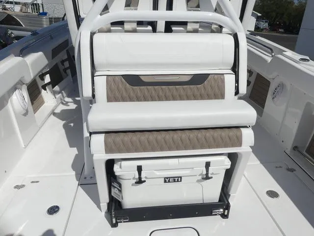 Slide: The Image of Blackfin 302CC 2024 - 34