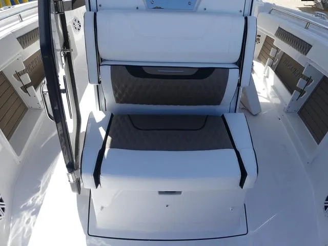 Slide: The Image of Blackfin 302CC 2024 - 35