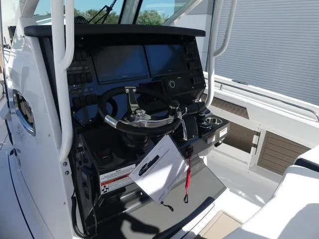 Slide: The Image of Blackfin 302CC 2024 - 38