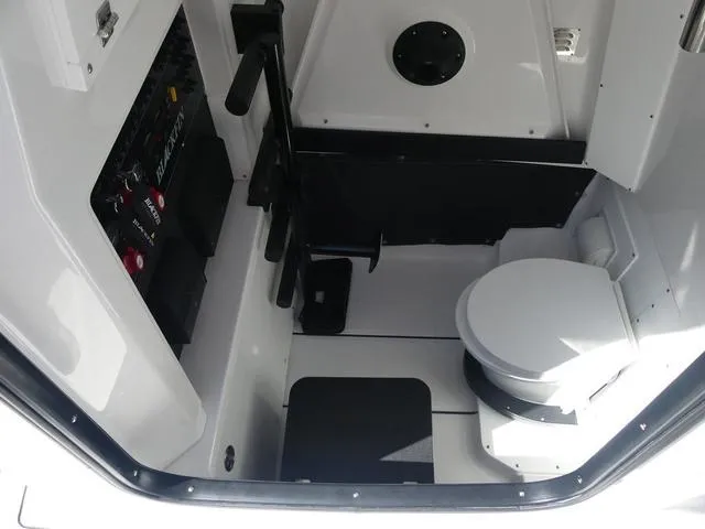 Slide: The Image of Blackfin 302CC 2024 - 39