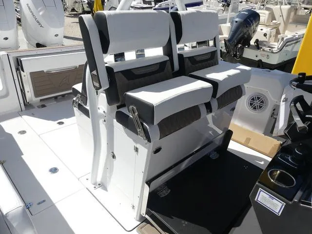 Slide: The Image of Blackfin 302CC 2024 - 45