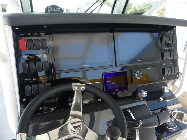 Slide: The Image of Blackfin 302CC 2024 - 46