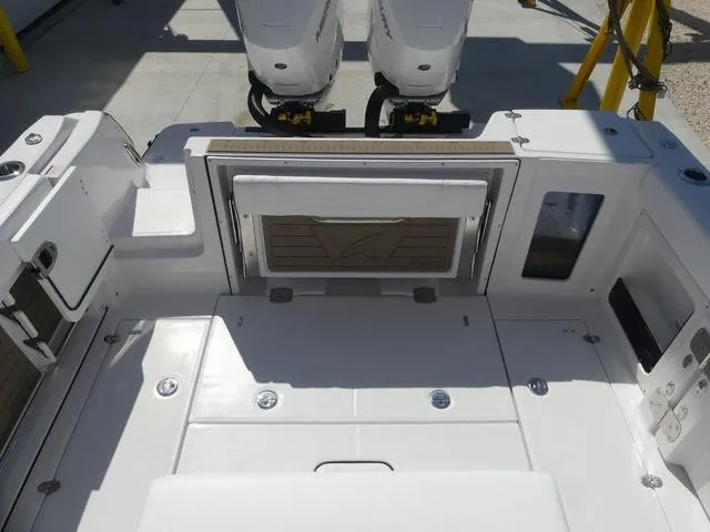 Slide: The Image of Blackfin 302CC 2024 - 64