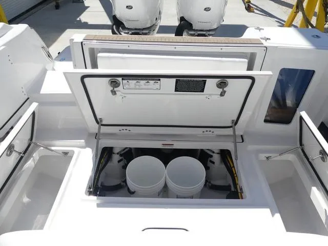 Slide: The Image of Blackfin 302CC 2024 - 66