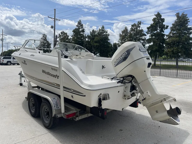 Slide: The Image of Wellcraft 210 Sportsman 2003 - 3