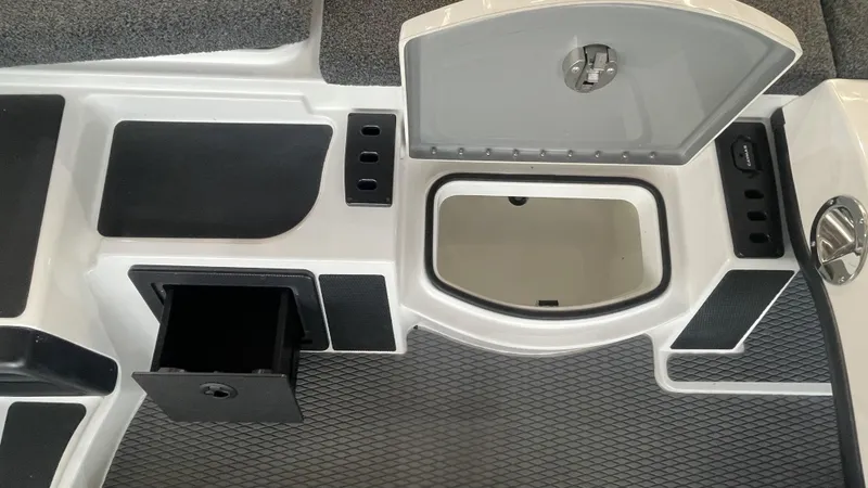 Slide: The Image of Caymas CX 19 2022 - 7