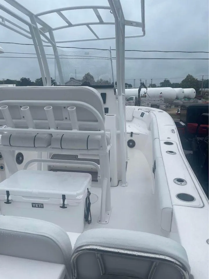 Slide: The Image of Sea Fox 228 Commander 2024 - 6