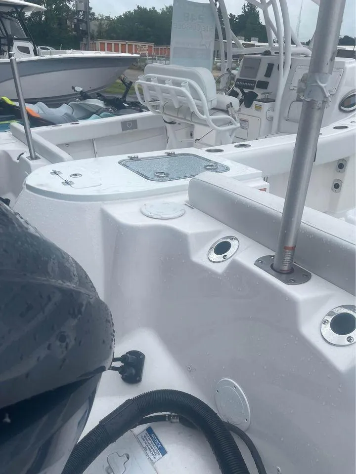 Slide: The Image of Sea Fox 228 Commander 2024 - 8