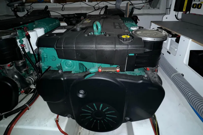 Slide: The Image of Engine compartment of 2018 Beneteau 40 Gran Tourismo yacht. - 31