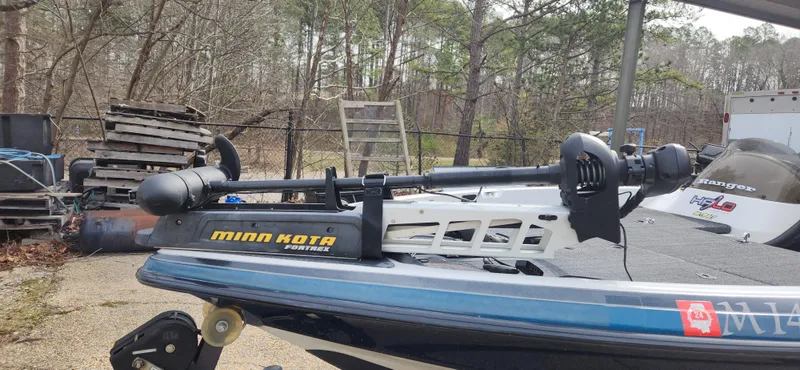 Slide: The Image of 2005 Ranger 520 VX boat with Minn Kota trolling motor in outdoor setting. - 7