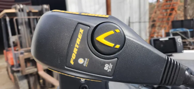 Slide: The Image of Close-up of a 2005 Ranger 520 VX Fortrex trolling motor control. - 8