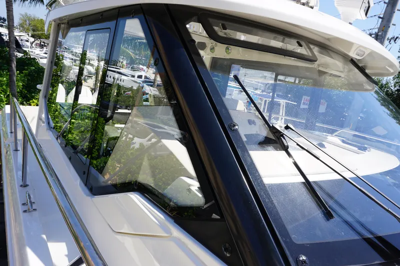 Slide: The Image of Boston Whaler 365 Conquest 2025 - 71