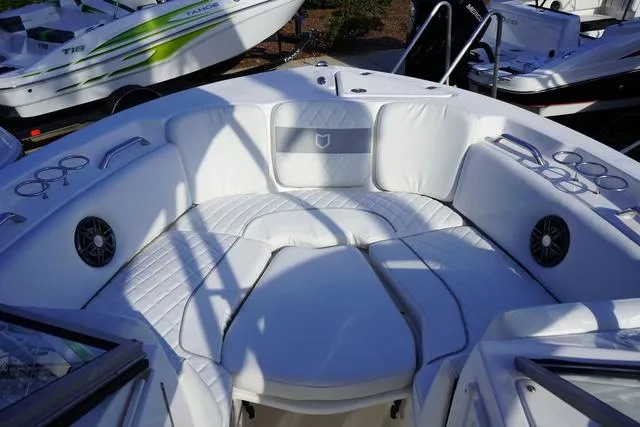 Slide: The Image of Sea Fox 228 Traveler 2024 - 3