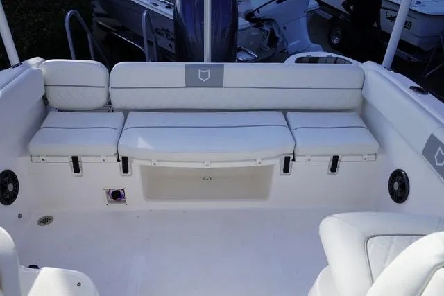 Slide: The Image of Sea Fox 228 Traveler 2024 - 4