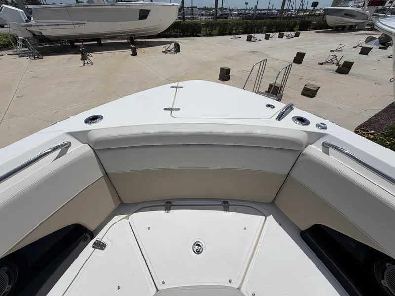 Slide: The Image of Boston Whaler 280 Vantage 2027 - 41