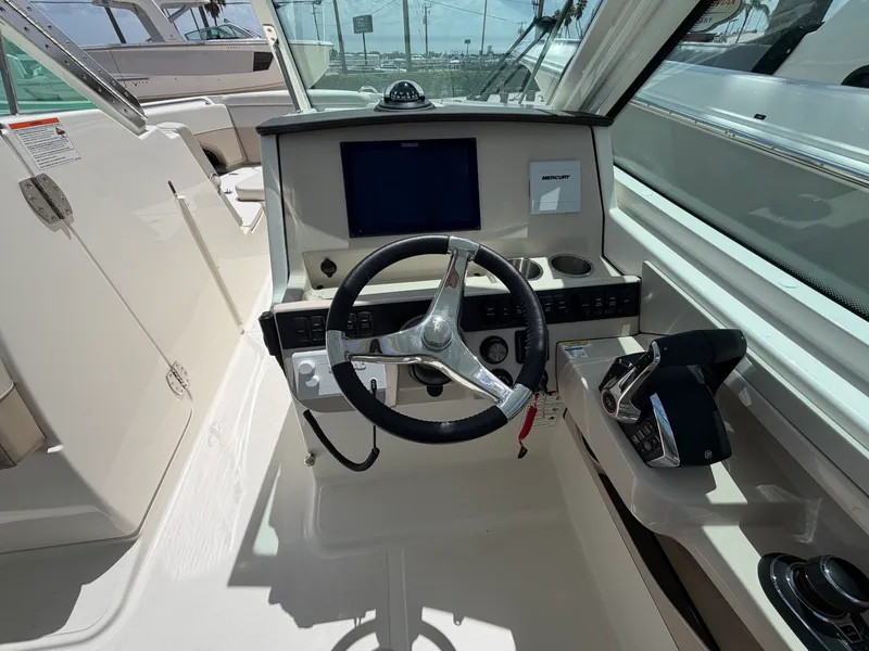 Slide: The Image of Boston Whaler 280 Vantage 2027 - 29