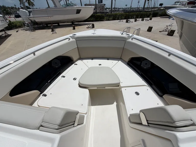 Slide: The Image of Boston Whaler 280 Vantage 2027 - 40
