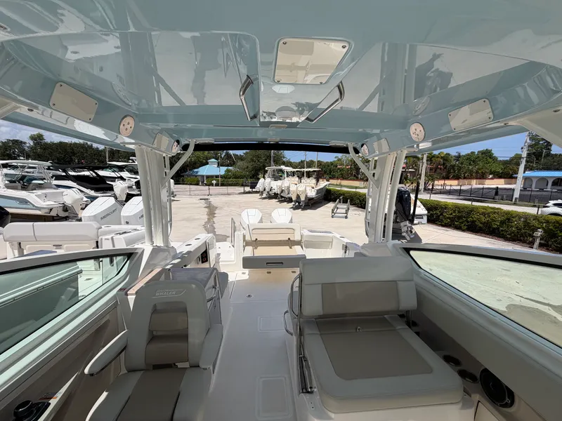 Slide: The Image of Boston Whaler 280 Vantage 2027 - 43