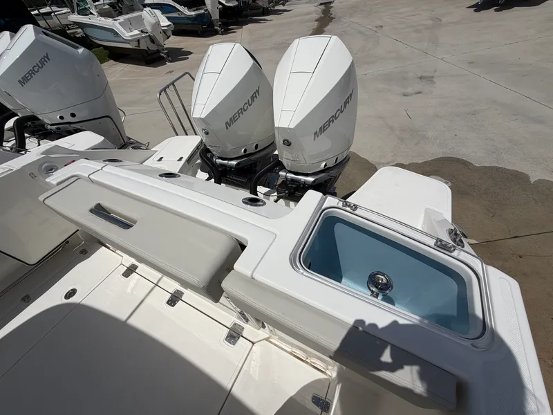 Slide: The Image of Boston Whaler 280 Vantage 2027 - 44