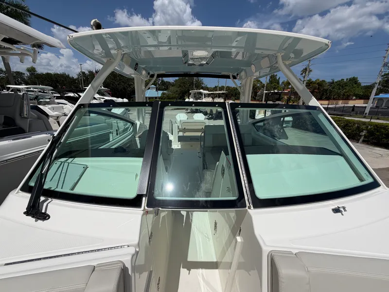 Slide: The Image of Boston Whaler 280 Vantage 2027 - 42