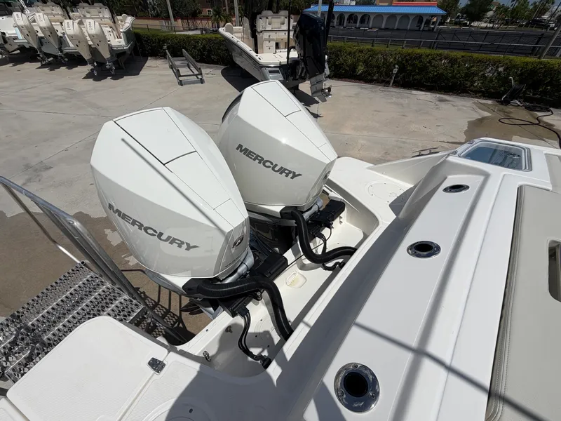 Slide: The Image of Boston Whaler 280 Vantage 2027 - 14