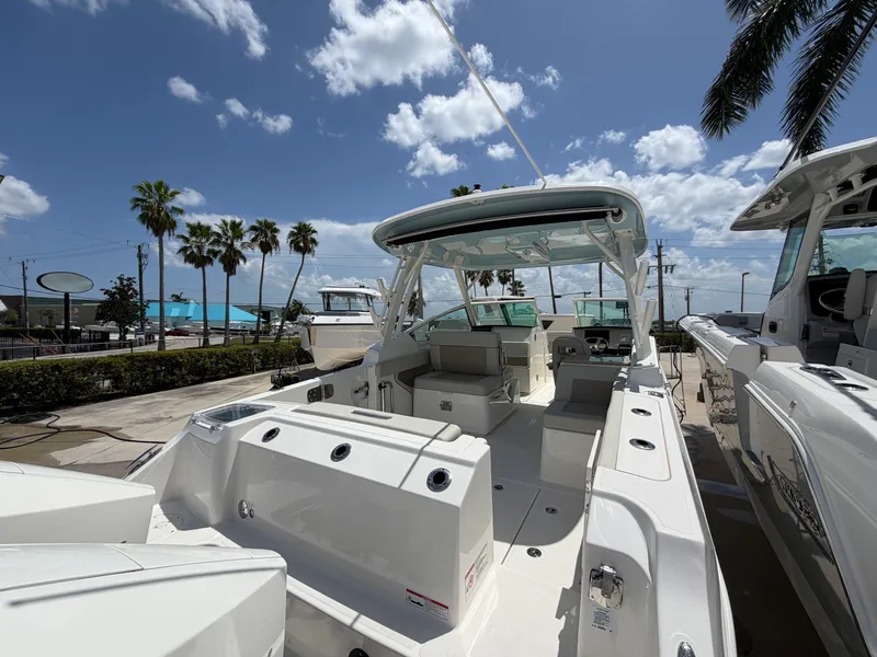 Slide: The Image of Boston Whaler 280 Vantage 2027 - 13
