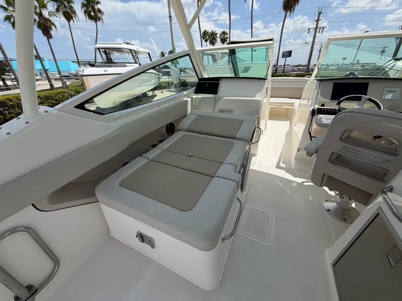 Slide: The Image of Boston Whaler 280 Vantage 2027 - 24
