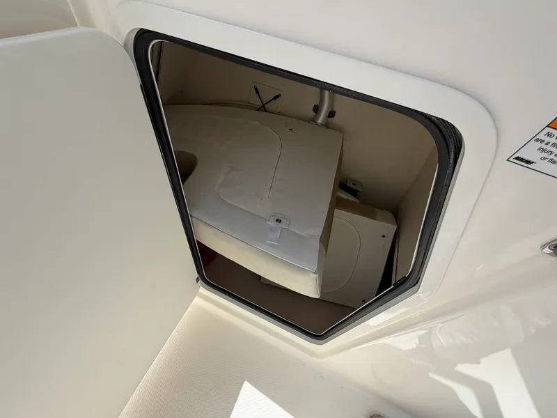 Slide: The Image of Boston Whaler 280 Vantage 2027 - 39