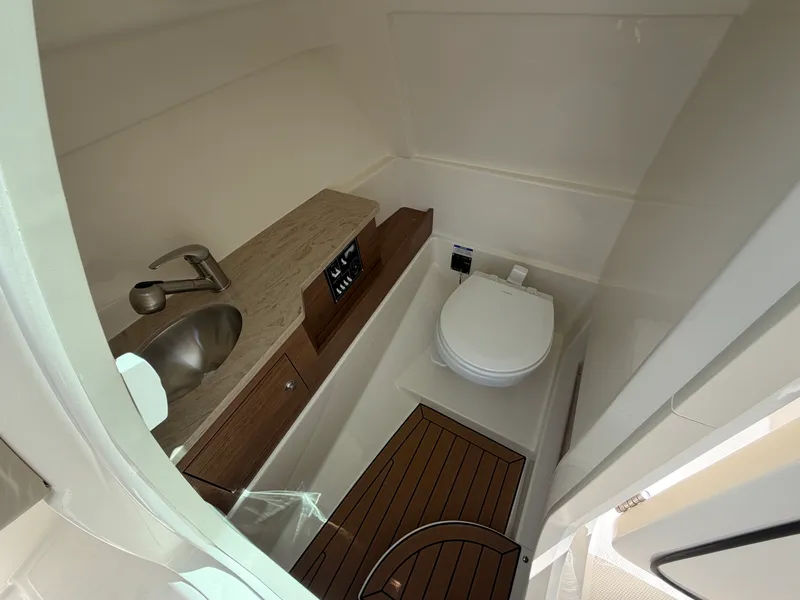 Slide: The Image of Boston Whaler 280 Vantage 2027 - 36
