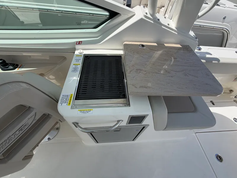 Slide: The Image of Boston Whaler 280 Vantage 2027 - 23