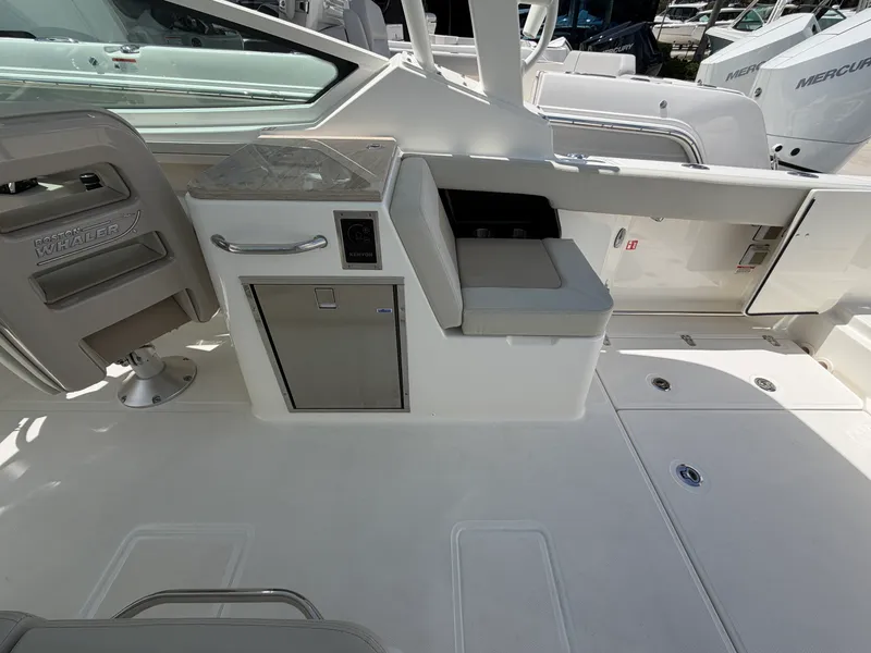Slide: The Image of Boston Whaler 280 Vantage 2027 - 22