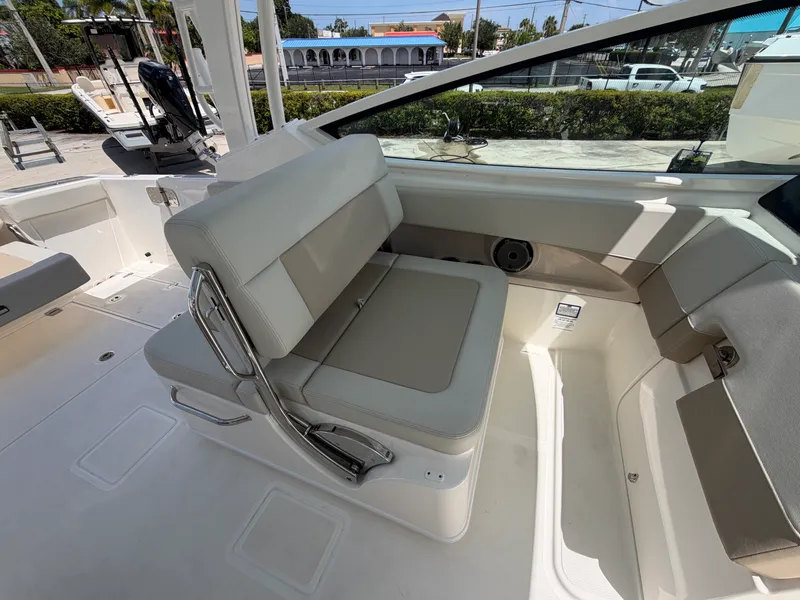 Slide: The Image of Boston Whaler 280 Vantage 2027 - 26