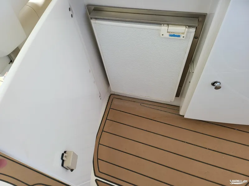 Slide: The Image of Monterey 350 Sport Yacht 2008 - 21