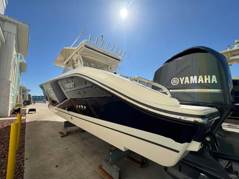 Slide: The Image of Pursuit S 408 Sport 2017 - 19