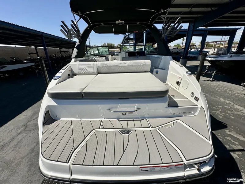 Slide: The Image of Sea Ray SDX 250 SURF 2025 - 6