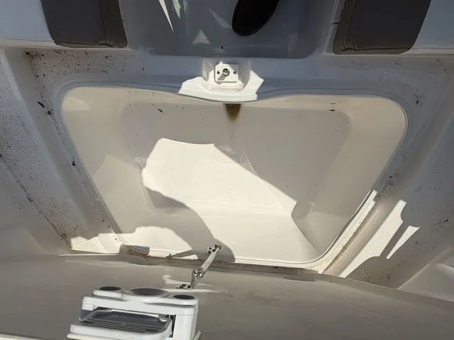 Slide: The Image of Robalo R207 Dual Console 2023 - 13