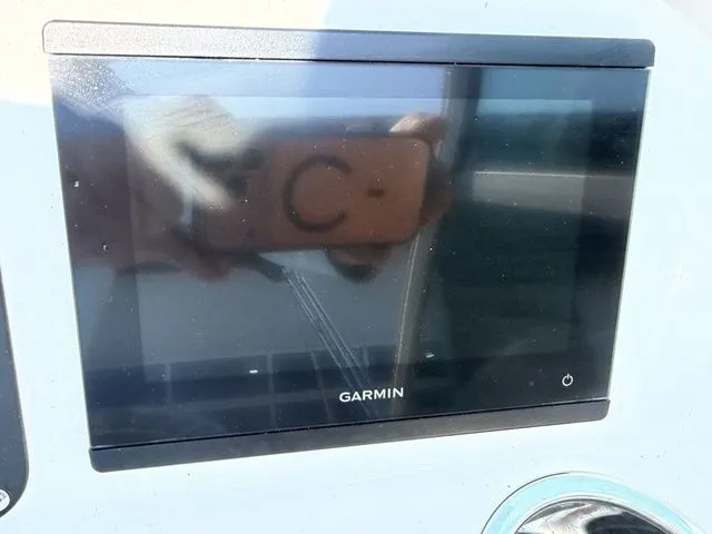 Slide: The Image of Robalo R207 Dual Console 2023 - 19