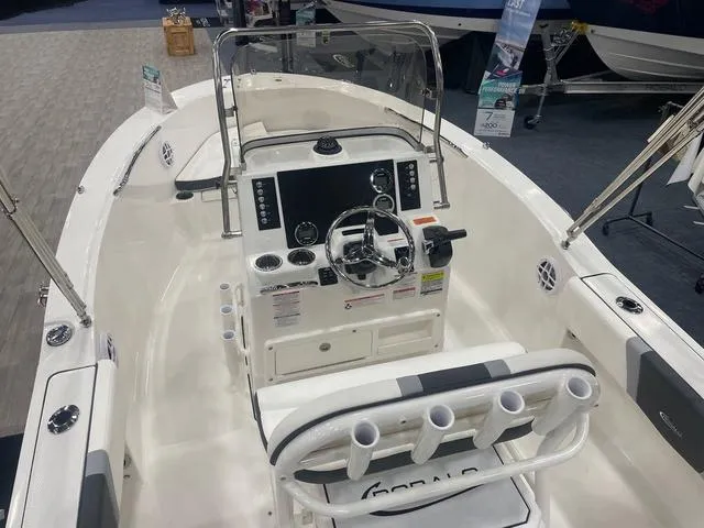 Slide: The Image of Robalo R180 Center Console 2024 - 3