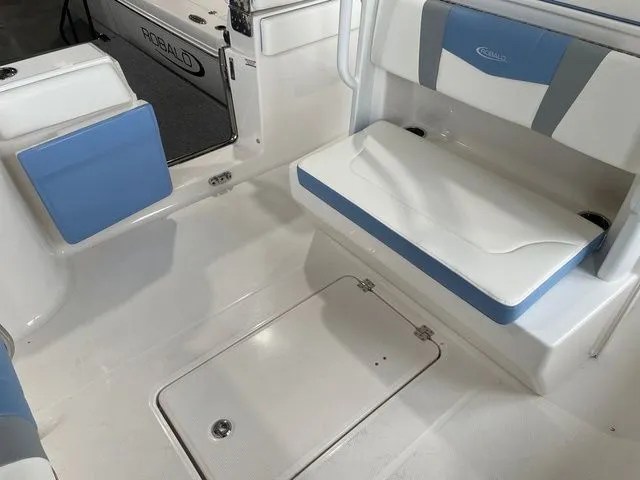 Slide: The Image of Robalo R272 Center Console 2023 - 6