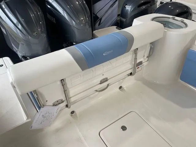 Slide: The Image of Robalo R272 Center Console 2023 - 7