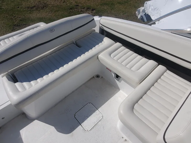 Slide: The Image of 2016 Cobalt R5 boat with white leather seating. - 14